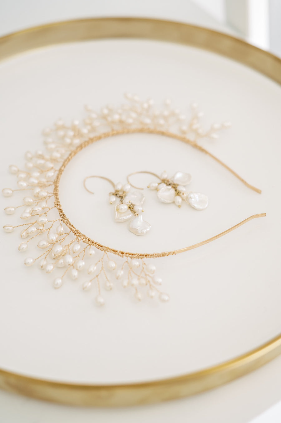 Emme Freshwater Hairvine and matching freshwater and Keshi pearl earrings.