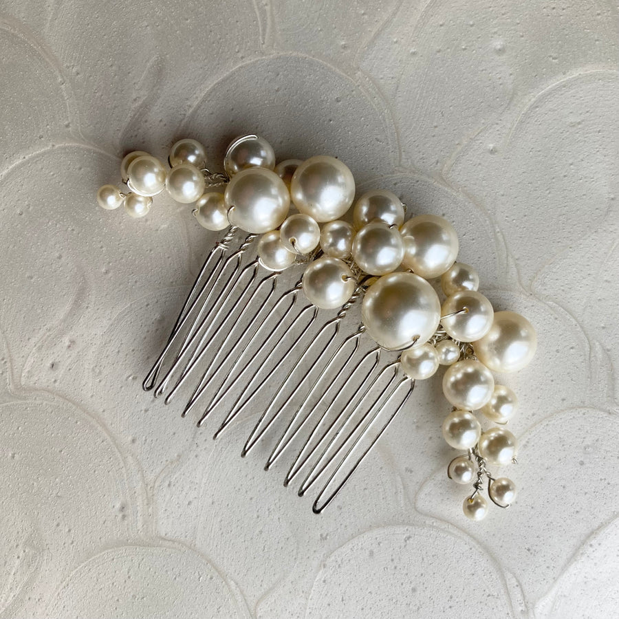 Gwen Modern Pearl Bridal Comb